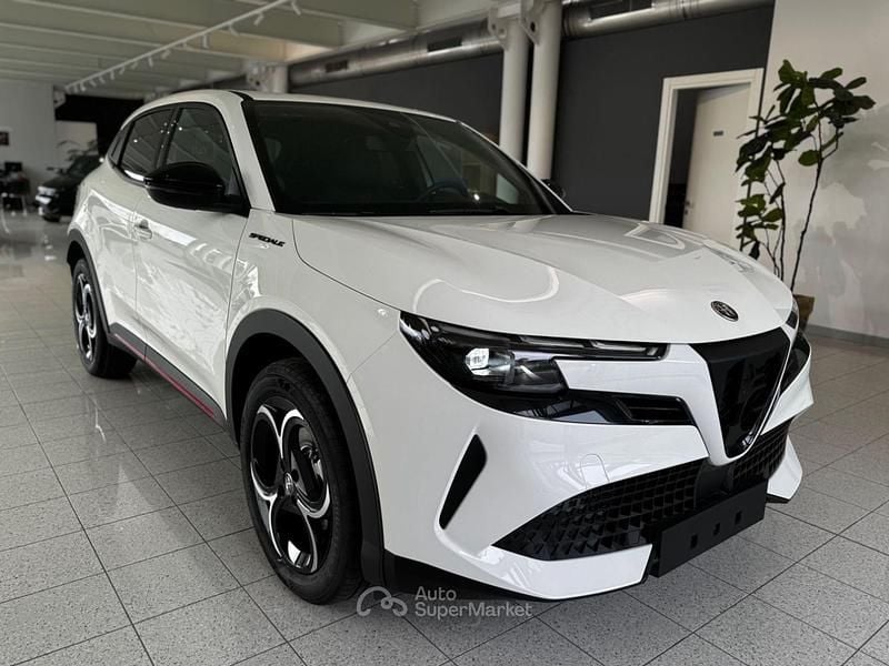 Nuova Alfa Romeo Junior Edizione Speciale 136 CV (100 kW) 2026 Bianco SUV