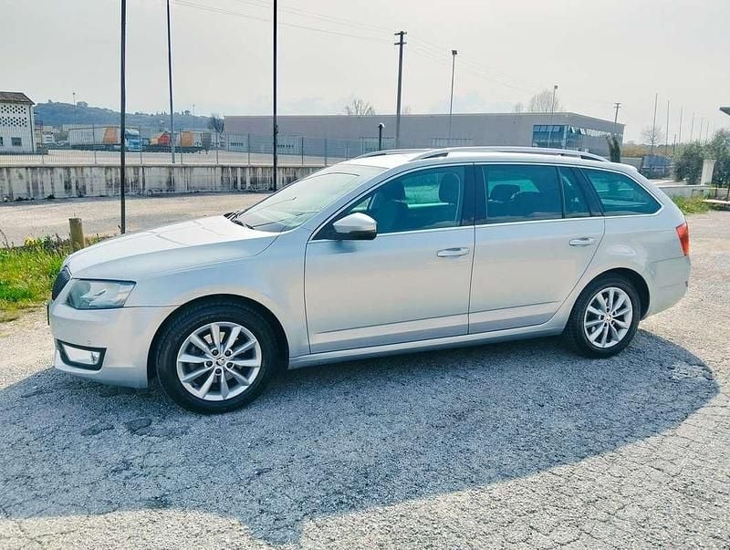 Usata Skoda Octavia G-TEC Executive 110 CV (80 kW) 2016 Grigio Station wagon