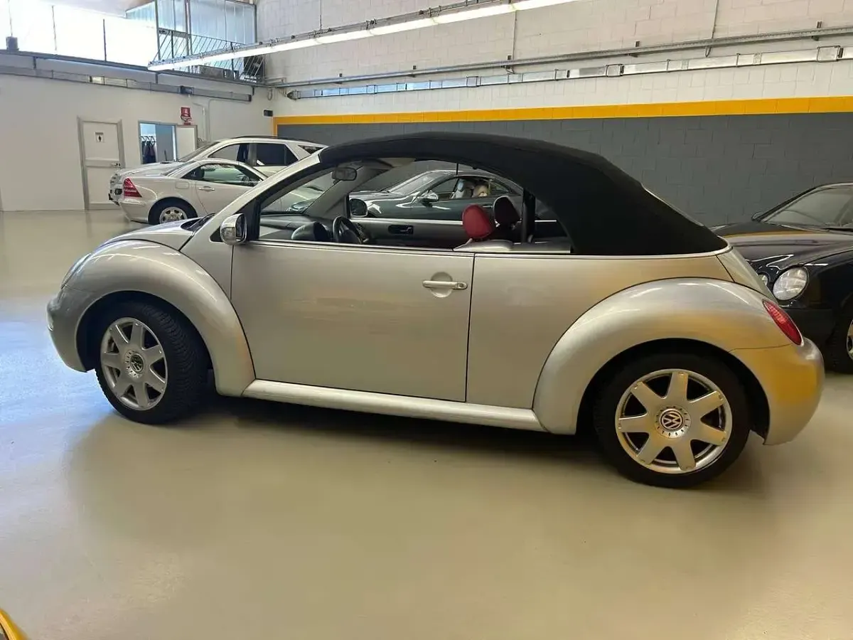 Usata VW New Beetle 116 CV (85 kW) 2003 Argento Utilitaria