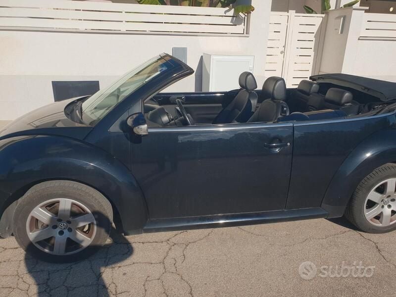 Usata VW New Beetle Cabriolet 101 CV (74 kW) 2007 Nero Cabrio
