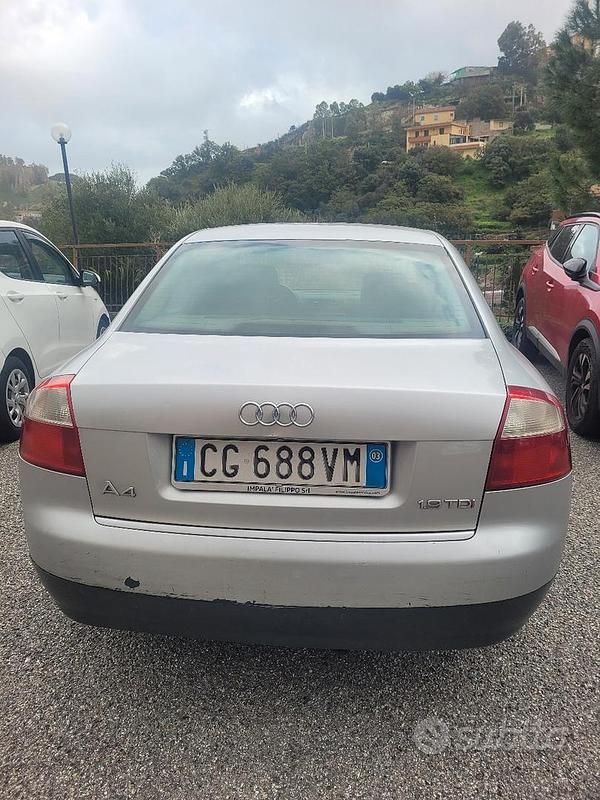 Usata Audi A4 130 CV (95 kW) 2003 Grigio Berlina