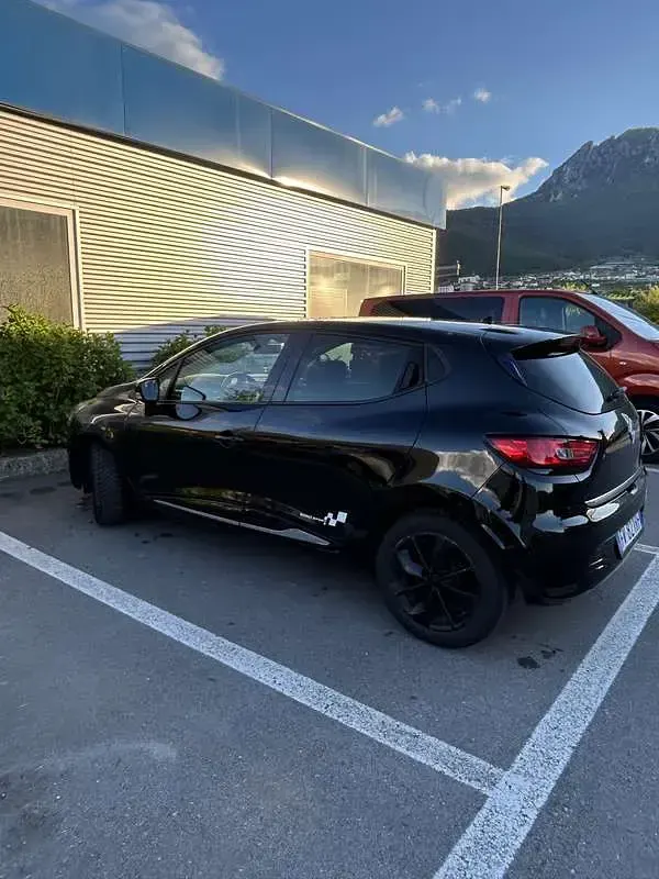 Käytetty Renault Clio IV 73 HP (53 kW) 2015 Sedan