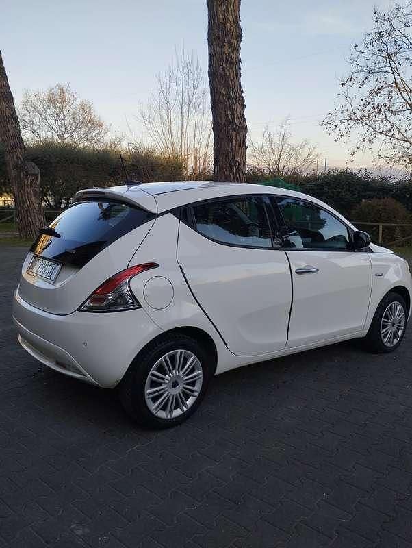 Usata Lancia Ypsilon Silver 69 CV (50 kW) 2021 Utilitaria