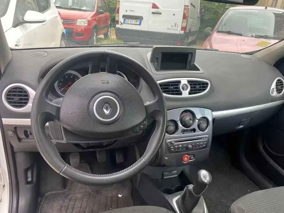 Usata Renault Clio IV Dynamique 75 CV (55 kW) 2012 Bianco Berlina