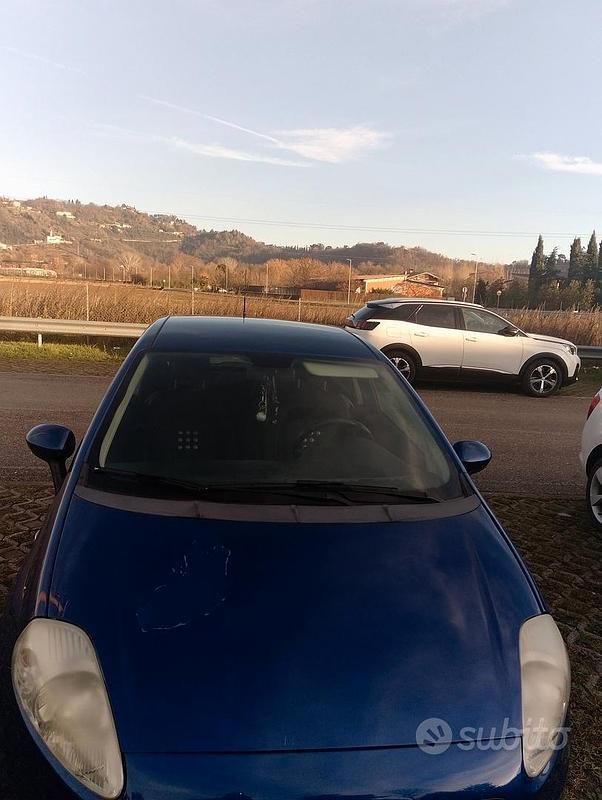Usata 2007 Fiat Punto Tre volumi | 1400 € - Immagine 1/4