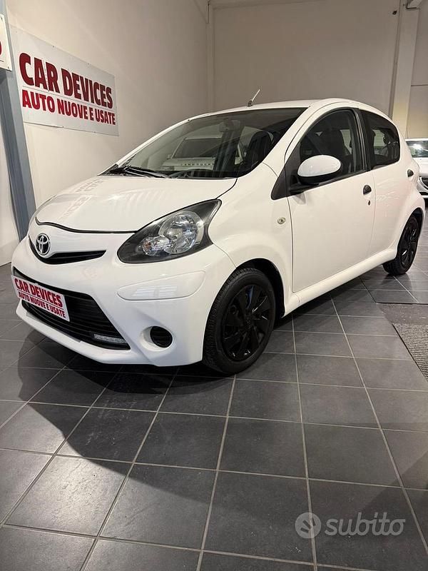 Usata Toyota Aygo 68 CV (50 kW) 2012 Bianco Utilitaria