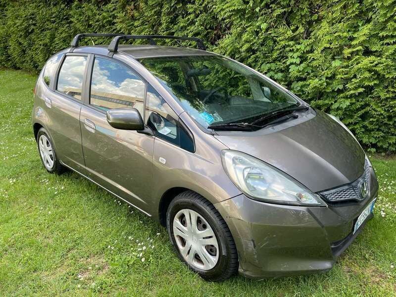 Usata Honda Jazz 90 CV (66 kW) 2011 Grigio Utilitaria