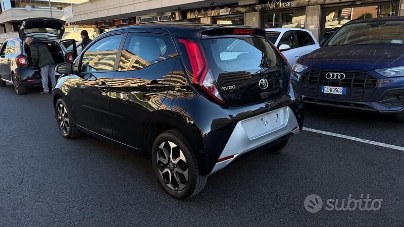 Usata Toyota Aygo Connect Style 72 CV (52 kW) 2019 Nero Utilitaria