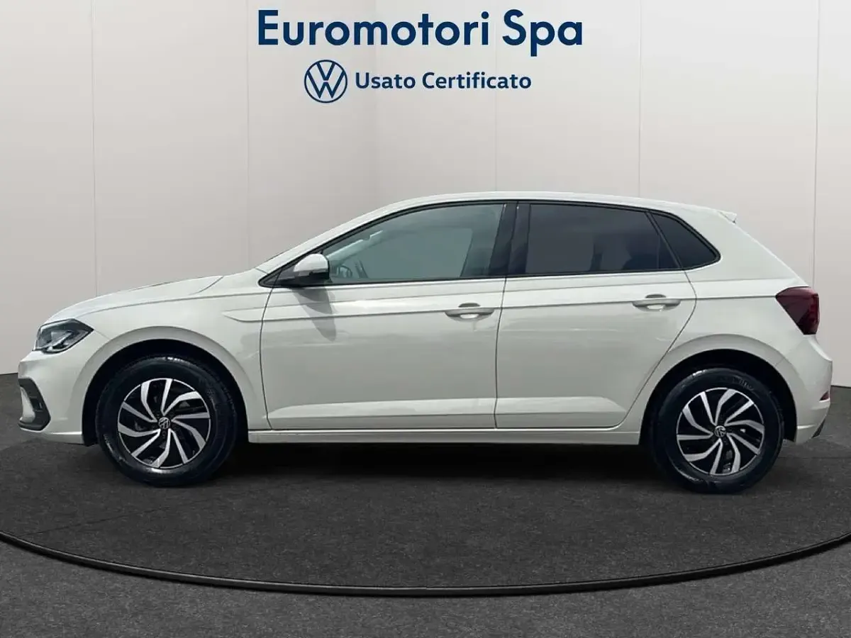 Usata VW Polo Life 95 CV (69 kW) 2023 Beige Utilitaria