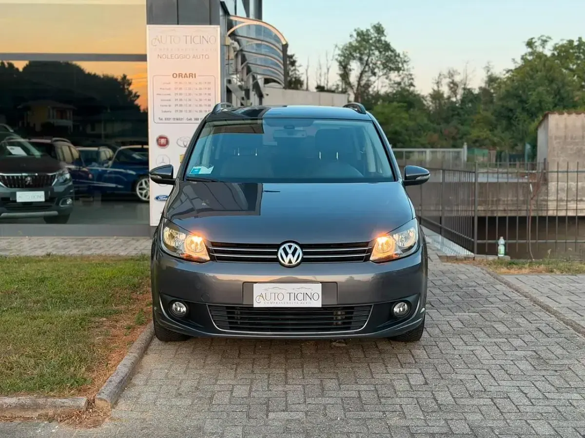 Usata VW Touran Comfortline 104 CV (76 kW) 2013 Grigio Monovolume