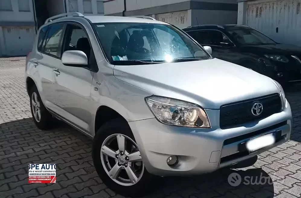 Usata Toyota RAV4 Luxury 136 CV (100 kW) 2006 Grigio SUV