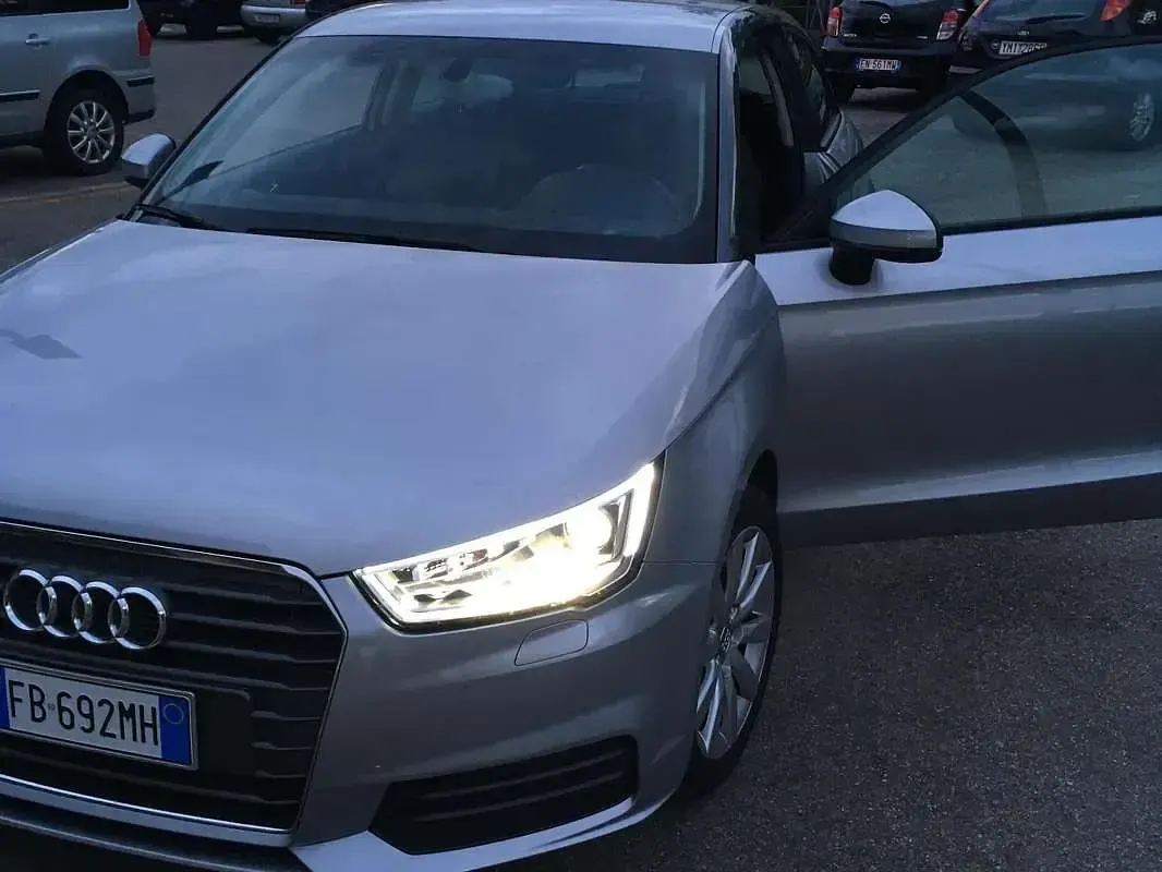 Usata Audi A1 Ambiente 90 CV (66 kW) 2015 Grigio Utilitaria