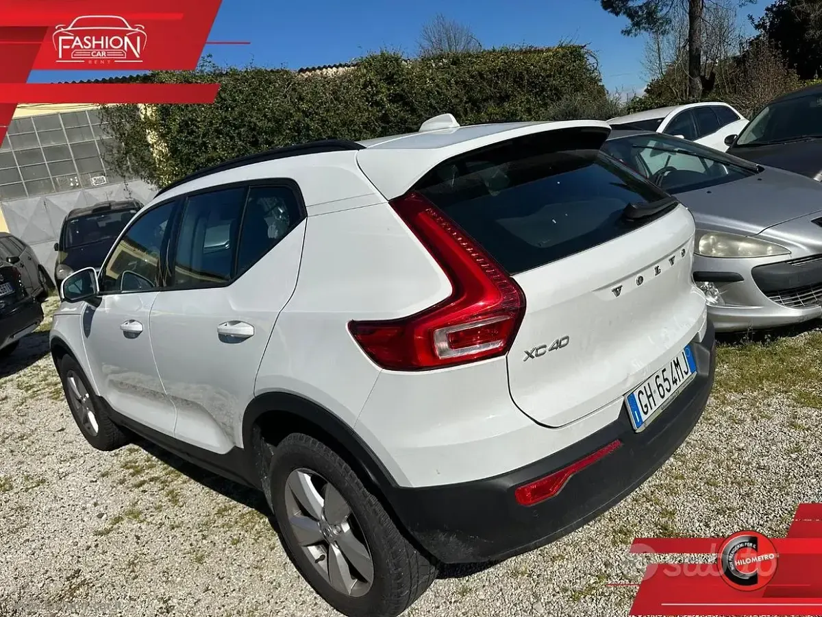 Gebraucht Volvo XC40 Core 129 PS (94 kW) 2022 Weiß SUV