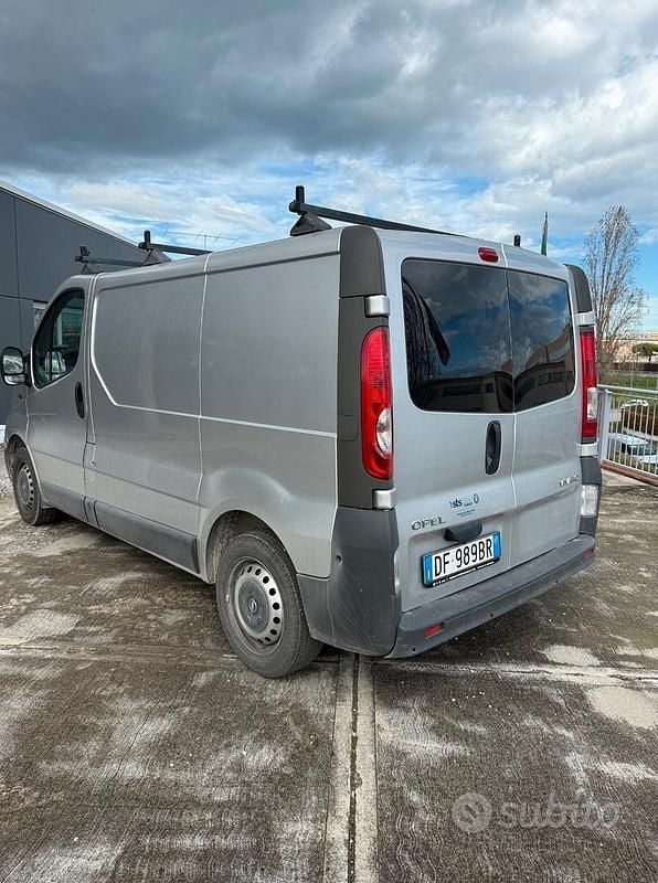 Usata Opel Vivaro 90 CV (66 kW) 2007 Grigio Monovolume