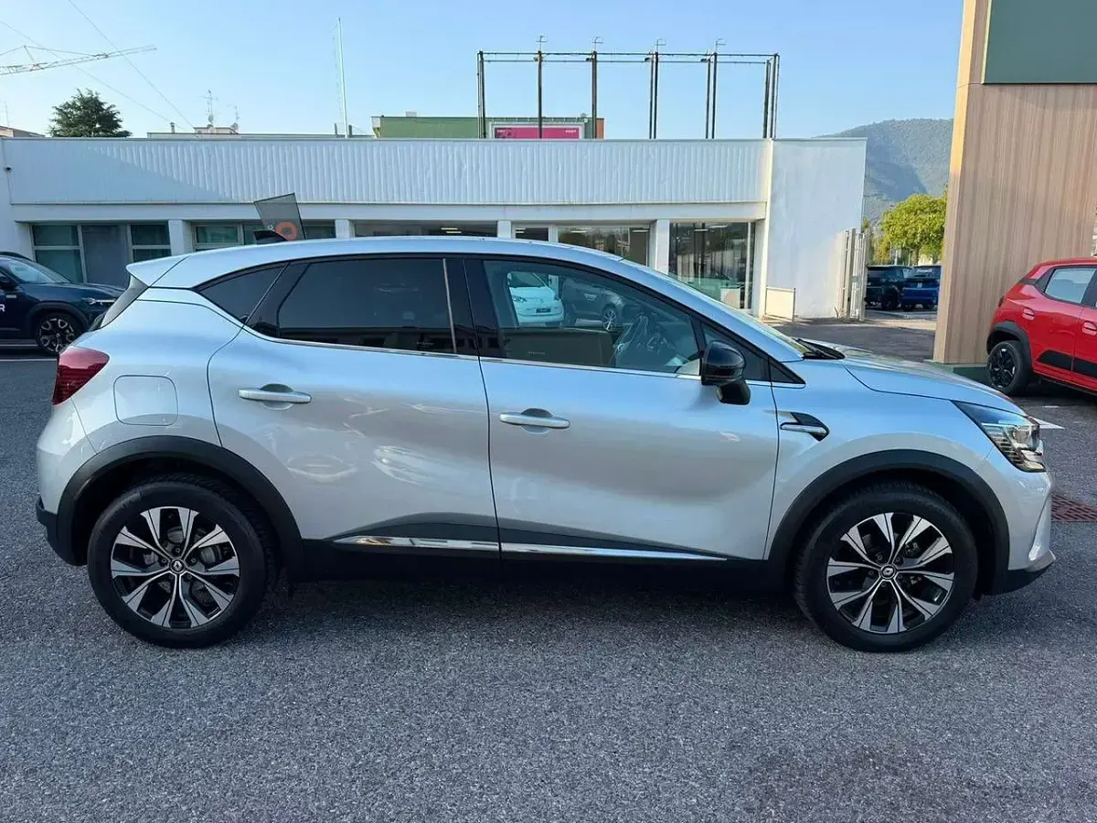 Usata Renault Captur Techno 101 CV (74 kW) 2024 Grigio SUV