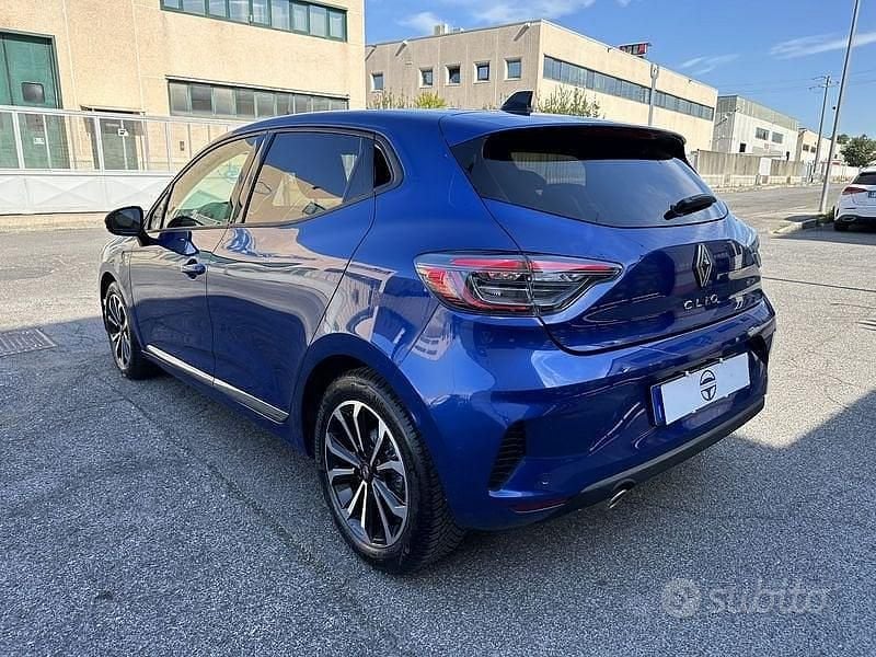 Usata Renault Clio V Techno 91 CV (66 kW) 2024 Blu Berlina