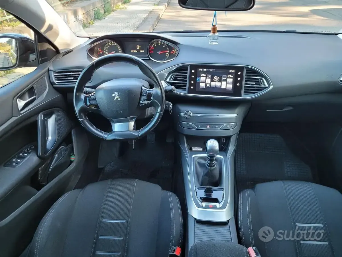 Usata Peugeot 308 Allure 116 CV (85 kW) 2014 Nero Utilitaria