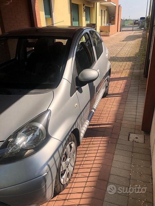Usata Toyota Aygo 67 CV (49 kW) 2008 Grigio Utilitaria