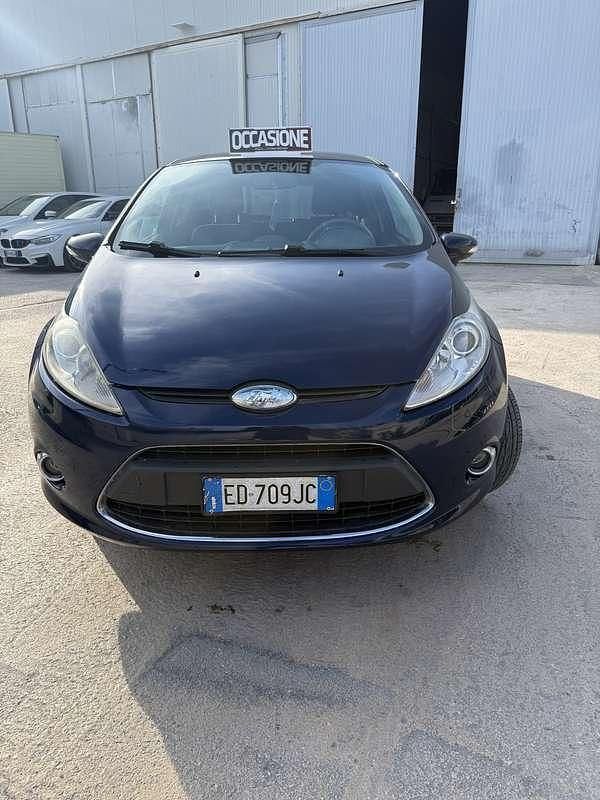 Usata Ford Fiesta Individual 95 CV (69 kW) 2010 Blu Utilitaria