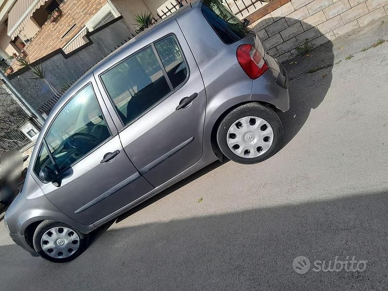 Usata Renault Modus 86 CV (63 kW) 2009 Grigio Monovolume