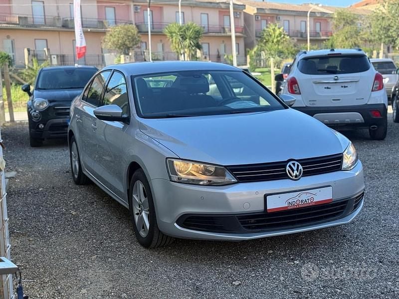 Begagnad VW Jetta 105 HK (77 kW) 2012 Grå Sedan