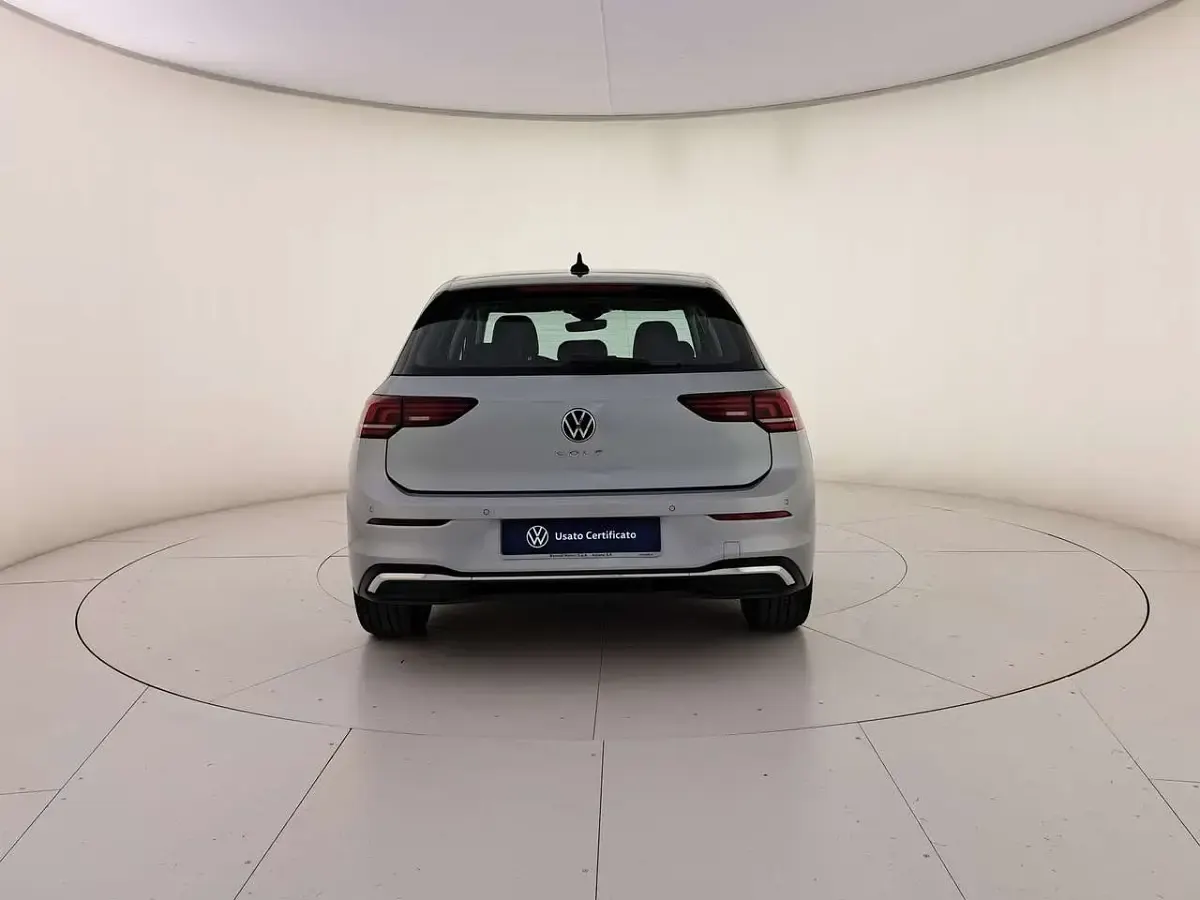 Usata VW Golf VIII Style 150 CV (110 kW) 2025 Dolomite silver metallizzato Berlina