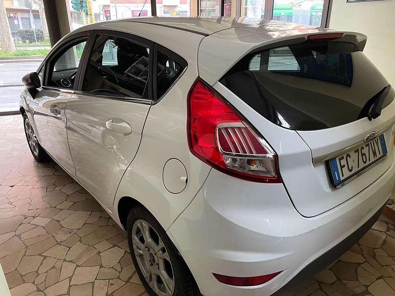 Usata Ford Fiesta Titanium 75 CV (55 kW) 2016 Bianco Utilitaria