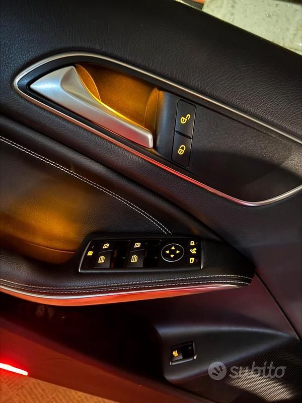 Usata Mercedes GLA200 136 CV (100 kW) 2016 Grigio SUV