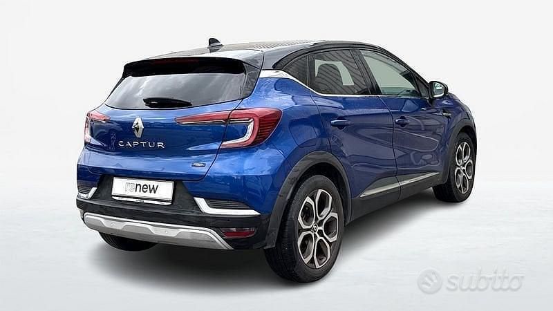 Usata Renault Captur Techno 145 CV (106 kW) 2022 Blu scuro SUV