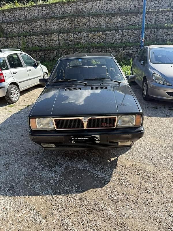 Usata Lancia Delta 130 CV (95 kW) 1990 Grigio Utilitaria