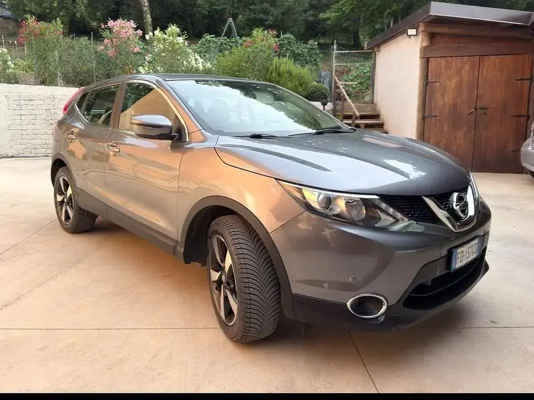 Usata Nissan Qashqai Acenta 110 CV (80 kW) 2016 Grigio SUV