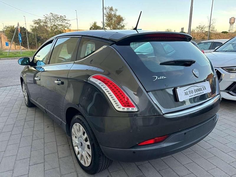 Usata Lancia Delta 120 CV (88 kW) 2010 Grigio Utilitaria