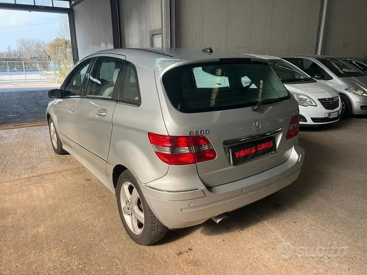 Usata Mercedes B200 Chrome 109 CV (80 kW) 2007 Grigio Monovolume