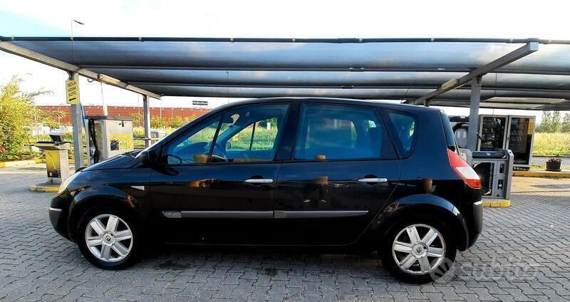 Usata 2005 Renault Scénic II Monovolume | 1000 € (Buon prezzo) - Immagine 1/4