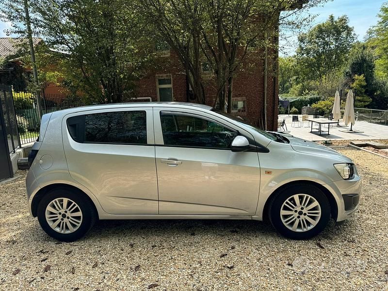 Usata Chevrolet Aveo 86 CV (63 kW) 2011 Grigio Berlina
