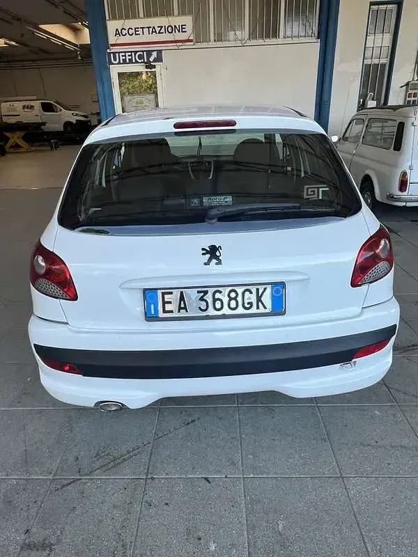 Usata Peugeot 206+ 68 CV (50 kW) 2009 Bianco Utilitaria