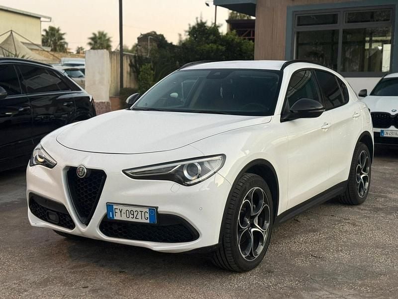 Bianco Usata 2019 Alfa Romeo Stelvio Super SUV | 18.300 € (Super prezzo) - Immagine 1/4