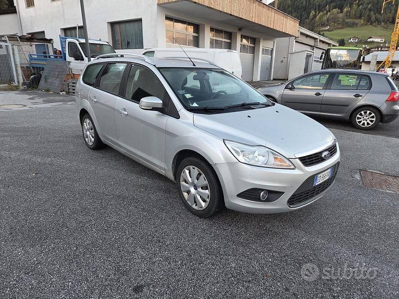 Usata Ford Focus Titanium 100 CV (73 kW) 2011 Grigio Station wagon