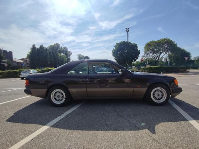 Usata Mercedes E300 188 CV (138 kW) 1989 Marrone