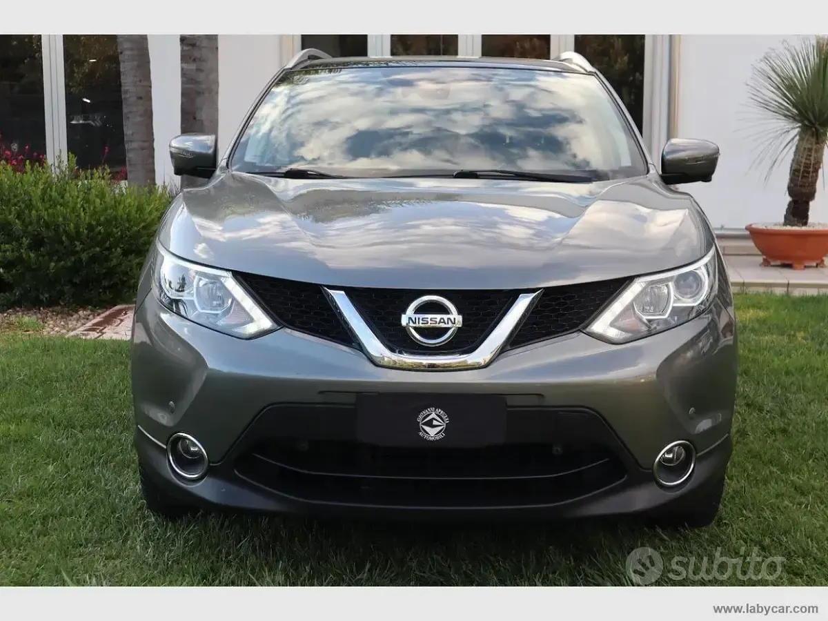 Usata Nissan Qashqai N-Connecta 110 CV (80 kW) 2017 Grigio SUV