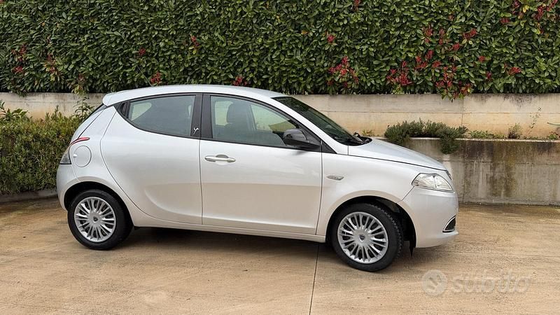 Usata Lancia Ypsilon 95 CV (69 kW) 2011 Grigio Utilitaria