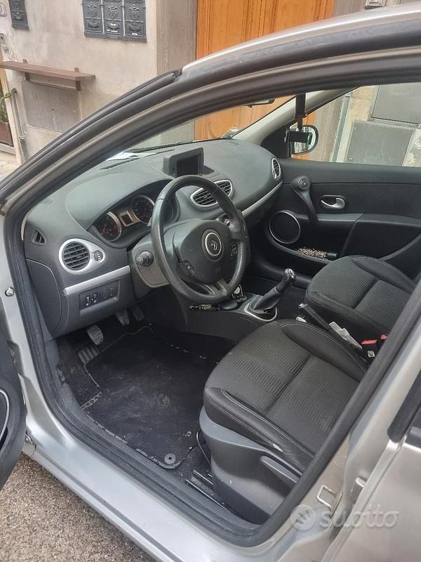 Usata Renault Clio II 75 CV (55 kW) 2011 Grigio Utilitaria