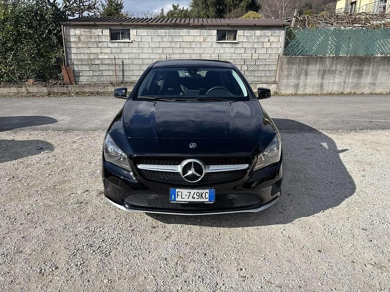 Usata Mercedes CLA180 Shooting Brake 109 CV (80 kW) 2017 Nero Station wagon
