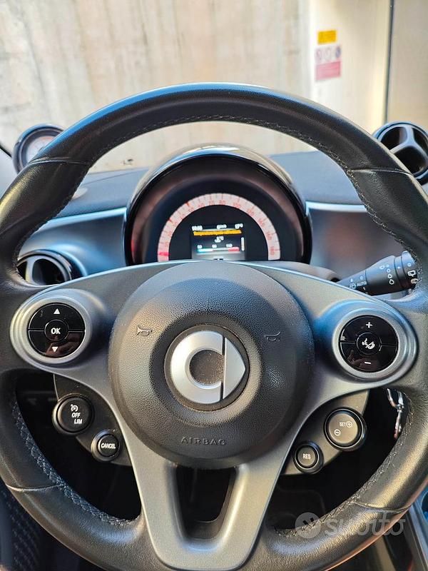 Usata Smart ForFour 90 CV (66 kW) 2019 Bianco Utilitaria