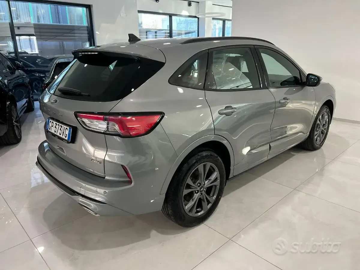 Usata Ford Kuga ST 152 CV (111 kW) 2023 Grigio SUV