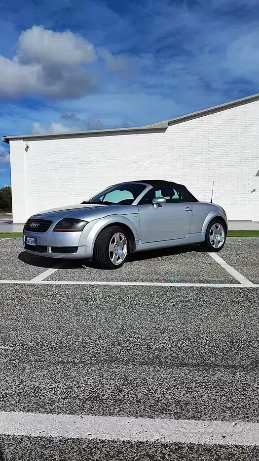 Usata Audi TT Roadster 179 CV (131 kW) 2001 Grigio Cabrio