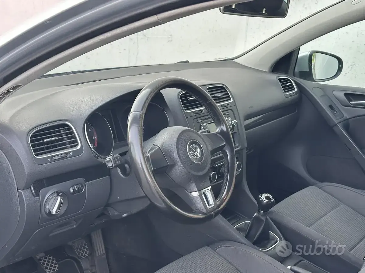 Usata VW Golf VI 102 CV (75 kW) 2009 Grigio Utilitaria