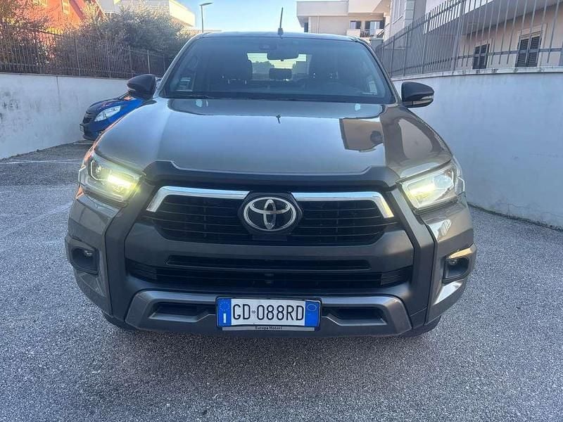 Usata Toyota HiLux 204 CV (150 kW) 2020 Bronzo Pick-up