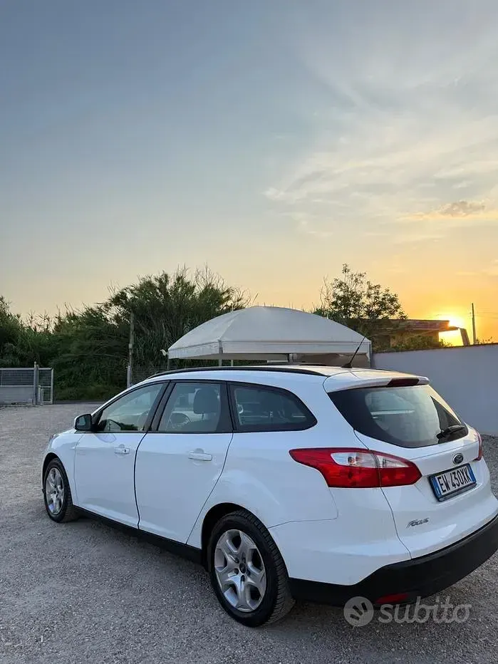 Usata Ford Focus 120 CV (88 kW) 2014 Bianco Station wagon