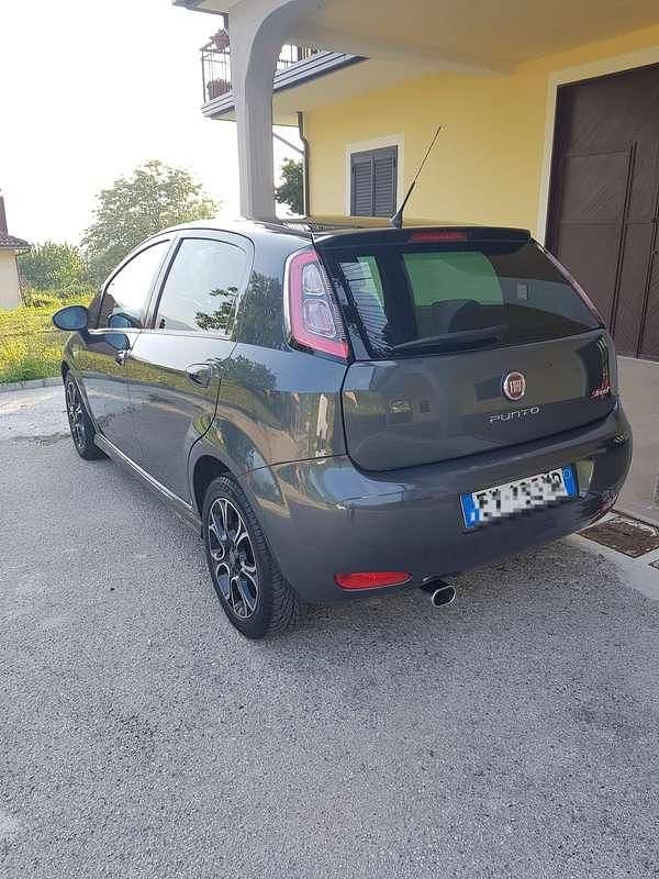 Grigio Usata 2014 Fiat Punto Street Tre volumi | 7500 € (Molto cara) - Immagine 1/4